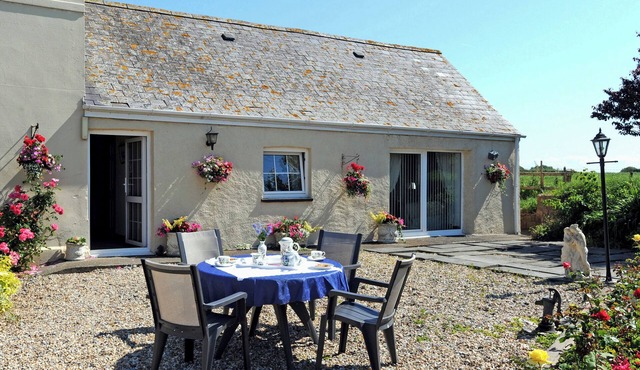 2 bedroom accommodation in Cosheston near Pembroke