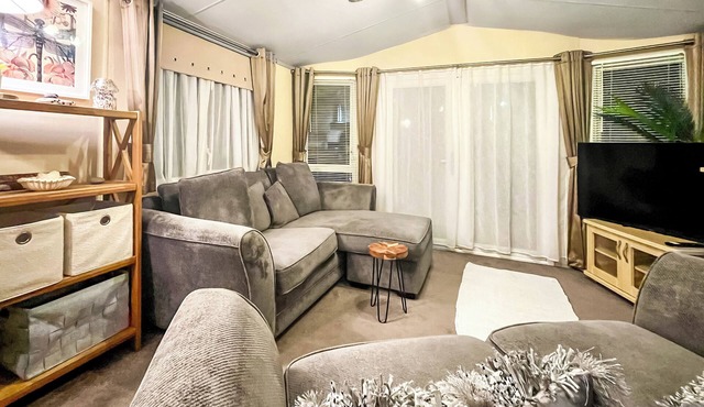 2 bedroom accommodation in Lochlands Caravan Park