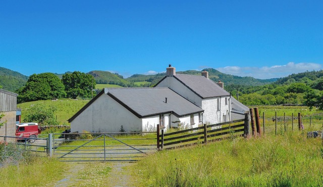 2 bedroom accommodation in Capel Curig, near Betws-y-Coed