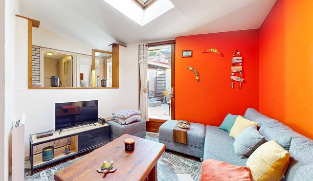 2 bedroom gorgeous home in Neuville-sous-Montreui