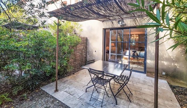 2 bedroom gorgeous home in Saint-Laurent-de-la-Ca