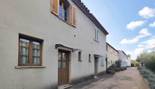 2 bedroom lovely home in Saint Laurent de la Ca