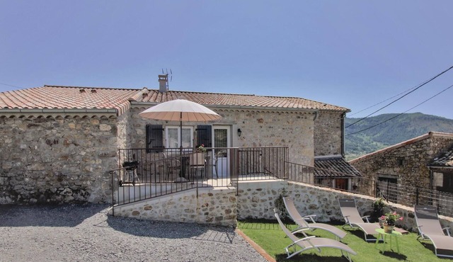 2 bedroom beautiful home in St Etienne de Boulogne