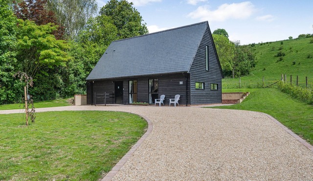 2 bedroom accommodation in Pitton near Salisbury