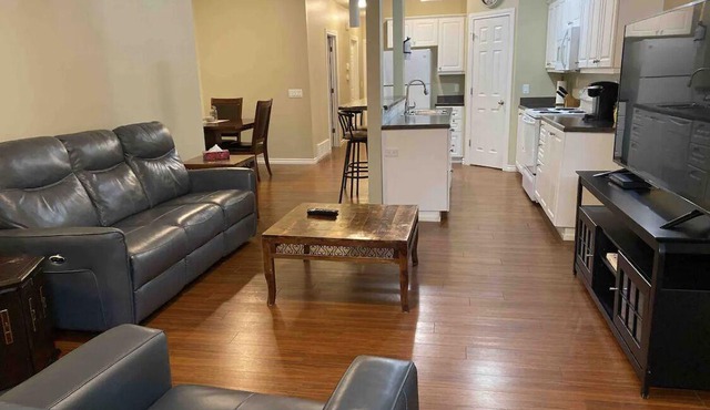 2 Bedroom 1/2 Block From Mosiac and Pasqua Hospital