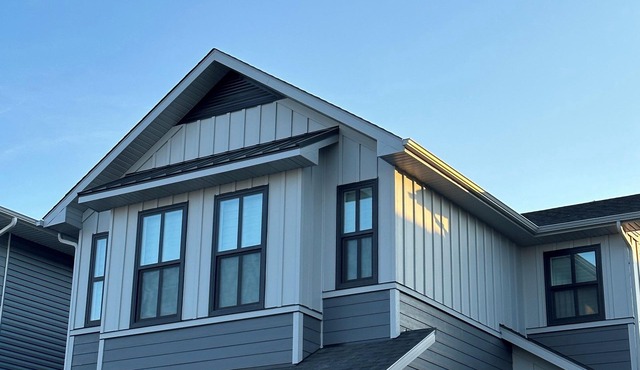 2 Bedroom 1.5 Bathroom Brand New, Tranquil Suite: Your Gateway to Rockies & City