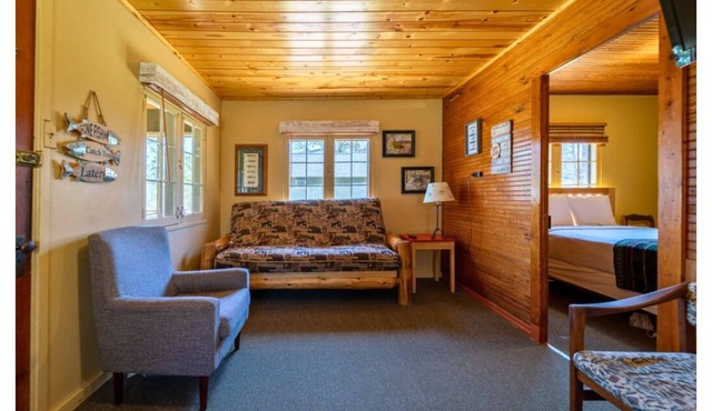 2 bedroom 1 bath and screened in porch at Cass Lake Lodge.nCabin 6