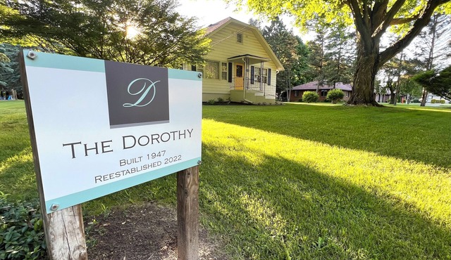 2 Bedroom, 1 Bath- Beach Town, Gameroom, Large private yard/Ravine View