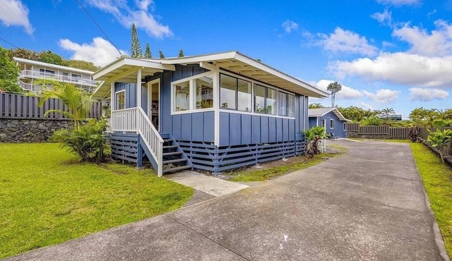 2 bedroom 1 bath cottage 10 minutes from beach