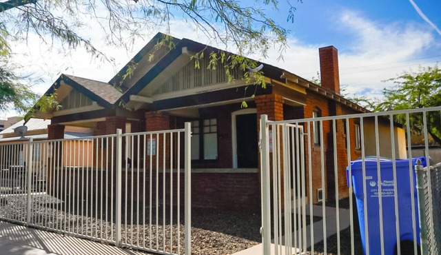 2 bedroom, 1 bath Cozy Casita located in Downtown , Phoenix!