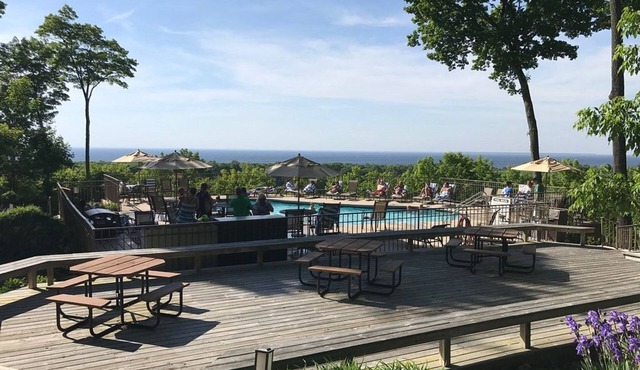 2 Bedroom, 1 Bath Home Away From Home - Overlooks the lake