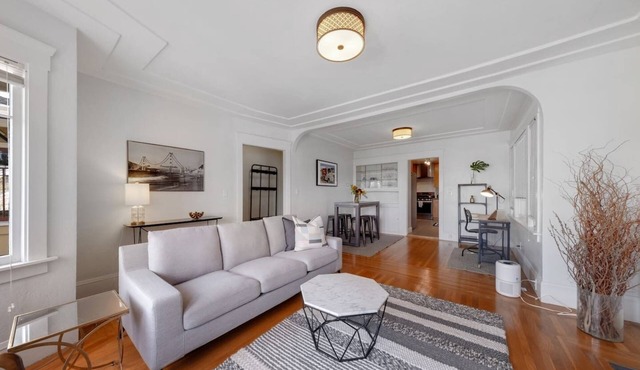 2 Bedroom, 1 Bath Located Just Steps Away From Piedmont Ave