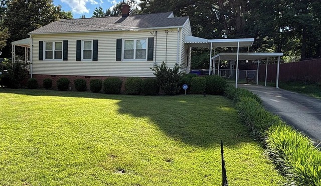 2 bedroom, 1 bath, remodeled 1945 cottage, 1000sq.ft. Two new LUX KING size beds