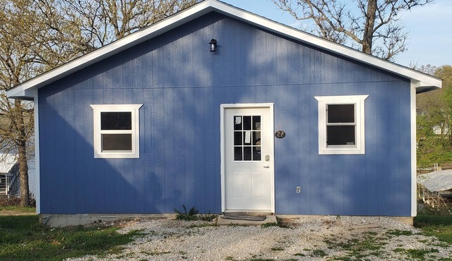 2 Bedroom - 1 Bath Lakefront