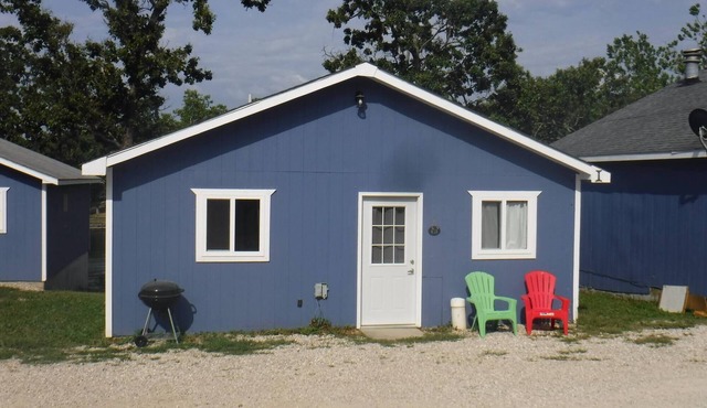 2 Bedroom - 1 Bath Lakefront