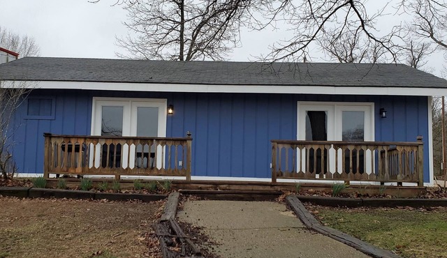 2 Bedroom - 1 Bath Lakefront