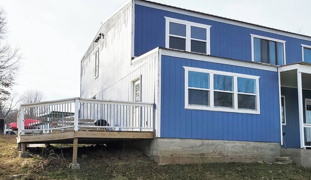2 Bedroom - 1 Bath Lakefront