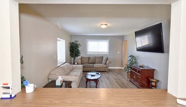 2 Bedroom, 1 Bath, Upper level, Sleeps 8, Boat Well Included, Near Boat Launch