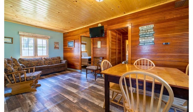 2 bedroom 1 bath with screened porch at Cass Lake LodgenCabin 5