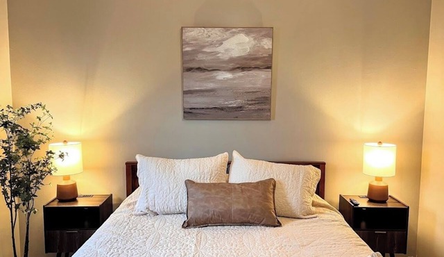 2-bedroom 1 bathroom, in unit laundry, pet friendly, carport parking , WiFi