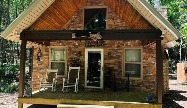 2 bedroom 1 bathroom located in Cohutta wilderness area. On Holly Creek