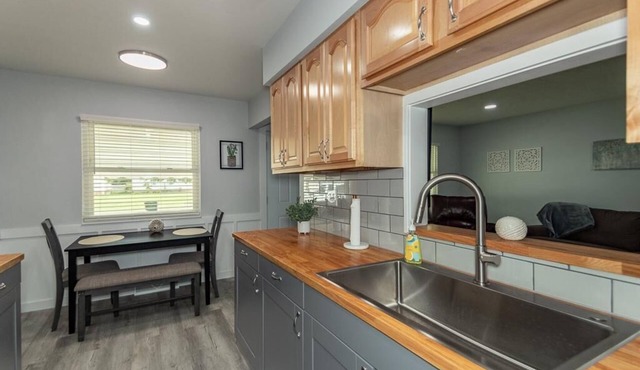 2 bedroom, 1 bathroom, with office Retreat!