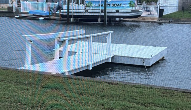 2 Bedroom, 2 1/2 Bath Waterfront Home. Kayaks. Dogs welcome