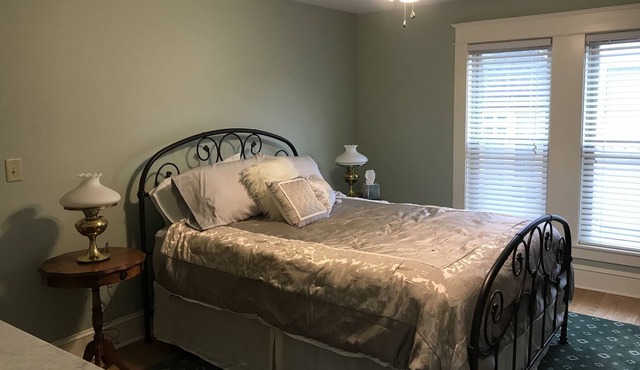 2 Bedroom, 2.5 Bath newly renovated