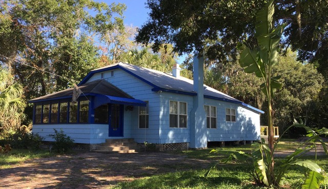 2 Bedroom 2.5 Bath (sleeps 4) Historic home by Riverwalk & Parks (min.30 nights)