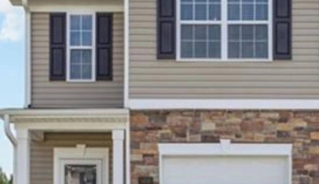 2 bedroom, 2.5 Townhome in charming Trinity with privacy & close to Interstate