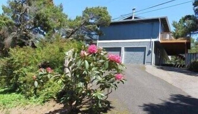 2 Bedroom, 2 bath, 2 car garage, on private lot with fenced yard - Osprey Pines