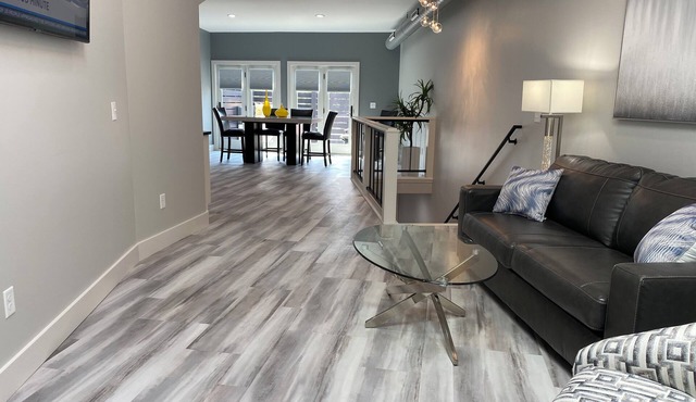 2 Bedroom, 2 Bath, City View Flatt - Short Walk to Many Local Restaurants, Pubs, & Seneca Lake