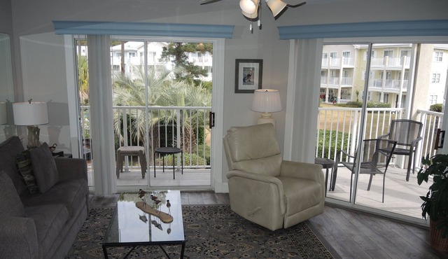 2 Bedroom/ 2 Bath Condo with a sleek interior will have you relaxing in no time! (308)