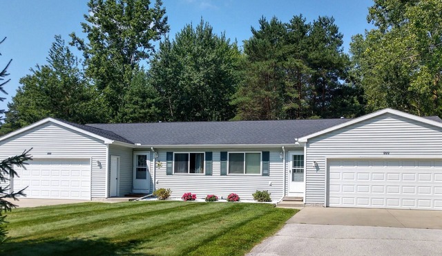 2 Bedroom 2 Bath Condo 15 mins to the hospitals in Saginaw.