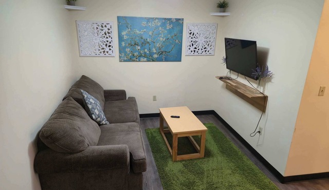 2 Bedroom/2 Bath Downtown | Sleeps Six | Walkable