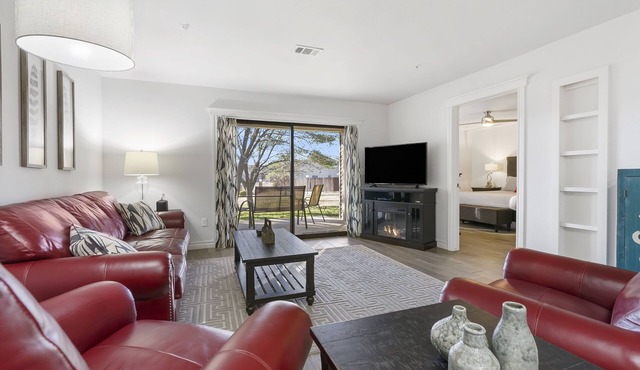 2 bedroom, 2 bath ground floor condo with indoor pool minutes from Branson strip