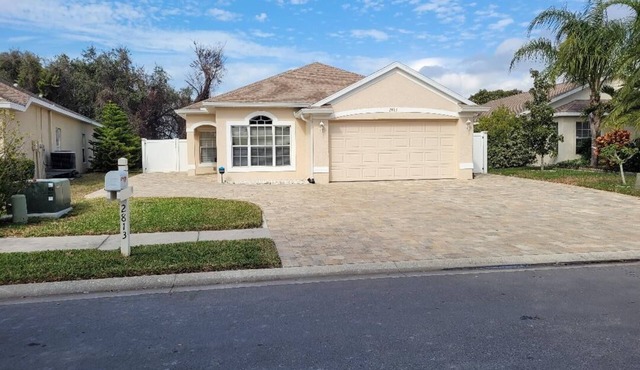 2 bedroom 2 bath home close to restaurants, shopping, parks and beaches.