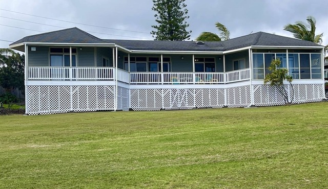 2 Bedroom/2 Bath Home on Golf Course with Stunni