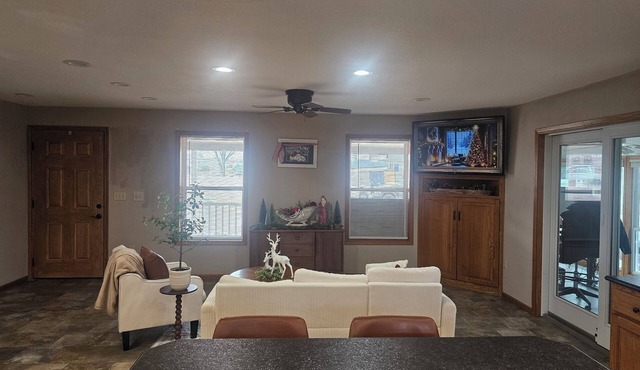 2 Bedroom 2 bath home, wheel chair accessible home overlooks golf course & pond