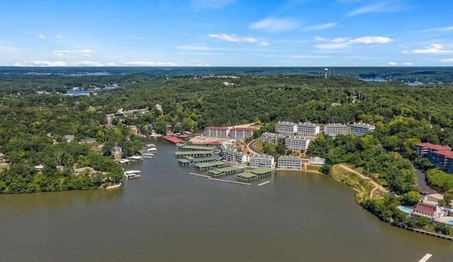 2 Bedroom, 2 Bath Lakefront Condo!