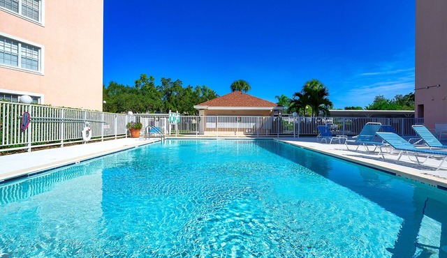 2 Bedroom/2 Bath located DIRECTLY on the Golf Course - amazing peaceful views