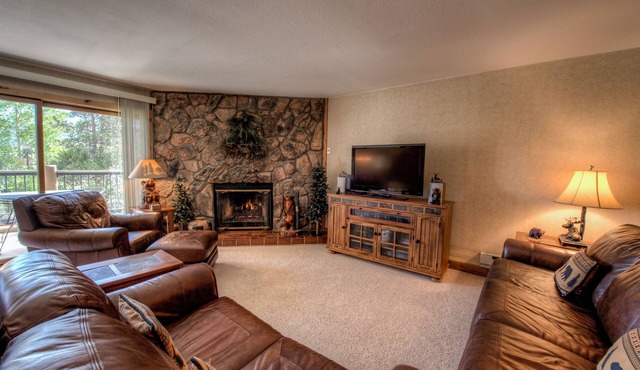 2 Bedroom, 2 Bath, Luxury Condo, Perfect Location!