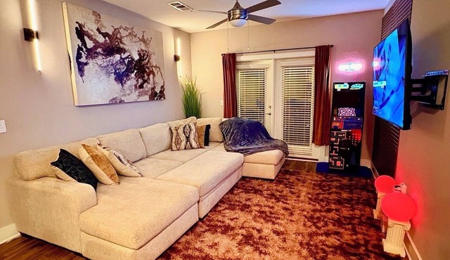 2-bedroom 2-bath Luxury Comfort apartment in Atlanta with AC and fitness room