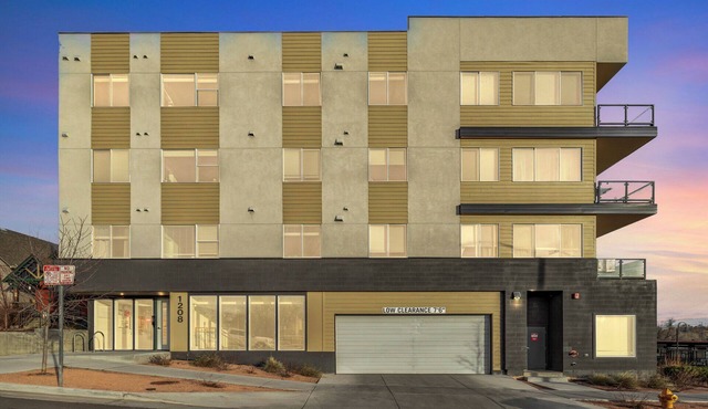 2-bedroom 2-bath Luxury condo, Tram access, Sloan's Lake gem! MTN Views!
