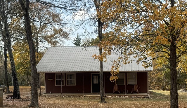 2 bedroom/2 bath, sleeps 9, Honey Hole Cabin