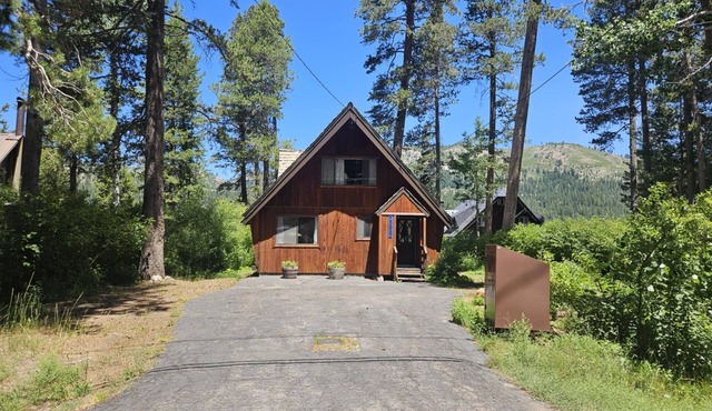 2 bedroom, 2 bath, sleeps 6, West End of Donner Lake DLR#007