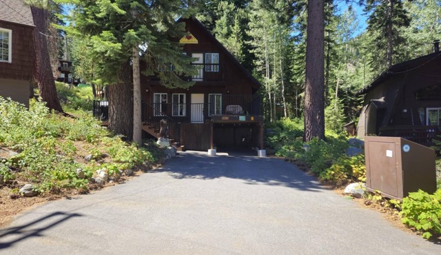 2 bedroom, 2 bath, sleeps 6 adults. West End of Donner Lake DLR#011