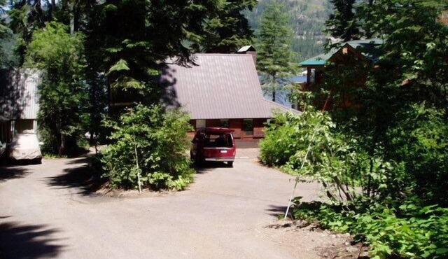 2 bedroom, 2 bath, sleeps 6. Donner Lakefront with private dock DLR#033