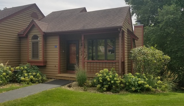 2 Bedroom, 2 bath townhouse in The Galena Territory.