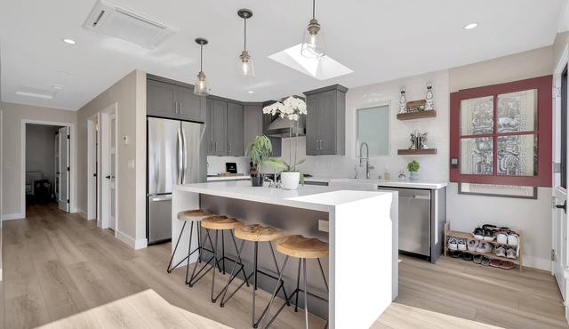 2-bedroom 2 bath vacation home walking distance to Fashion Island
